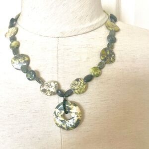 Gorgeous serpentine natural stone pendant necklace
